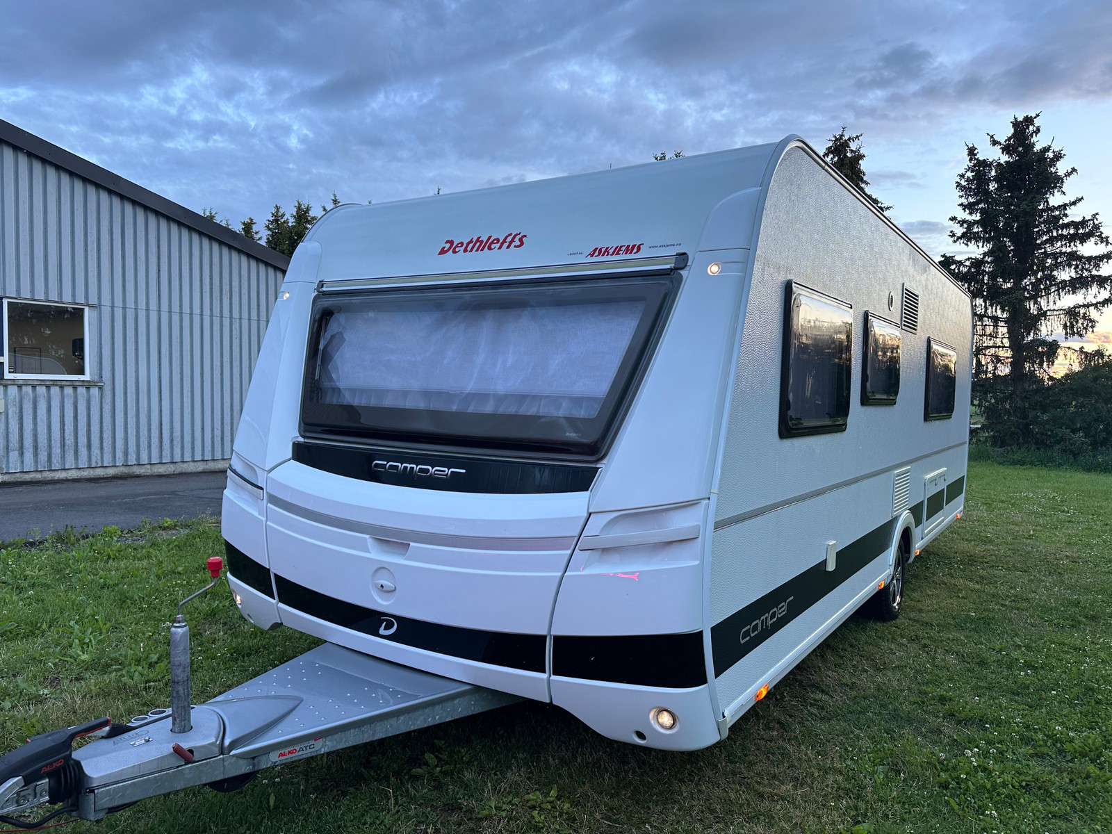 229_3c1fcee0-135f-4653-be24-5c3a949623c7 Dethleffs Camper | Grande salle de bain avec douche | Pack batterie | Stério | Grand frigo – Image 3