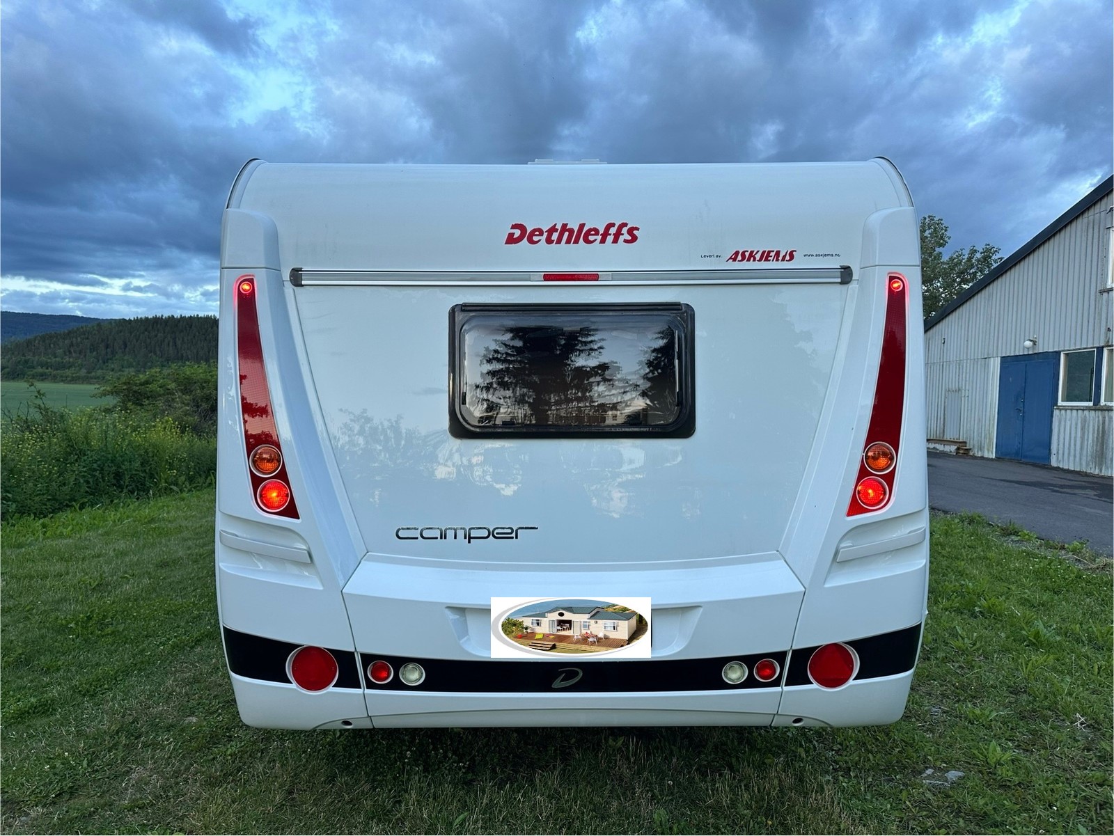 229_98a20b56-18c0-4b11-9caa-5f84171fbe02 Dethleffs Camper | Grande salle de bain avec douche | Pack batterie | Stério | Grand frigo – Image 12
